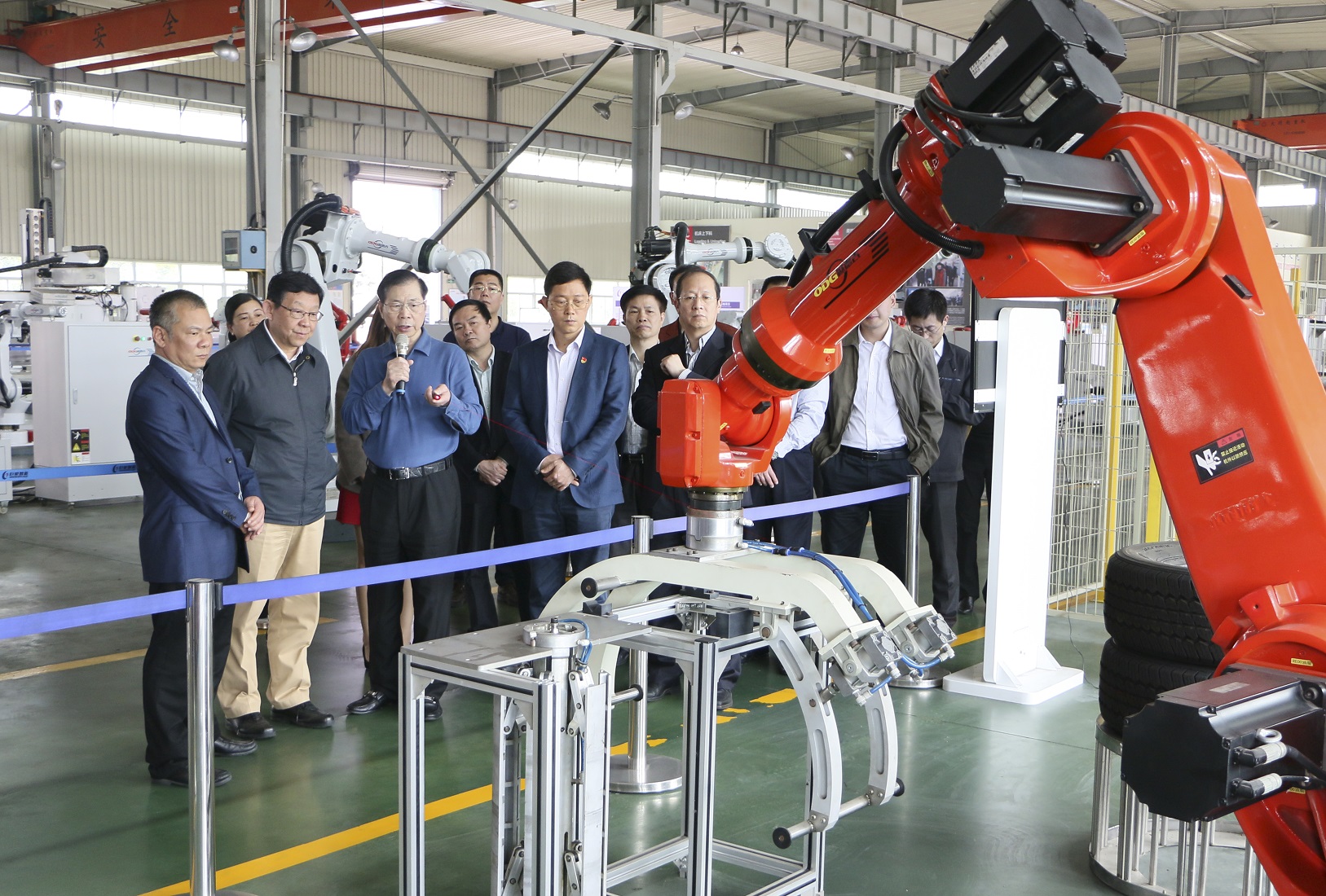 海峽兩岸關係協會會長陳德銘參觀考察巨輪智能